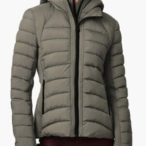 Bernardo Hooded Quilted Water Repellent Jacket (no tags, never worn)